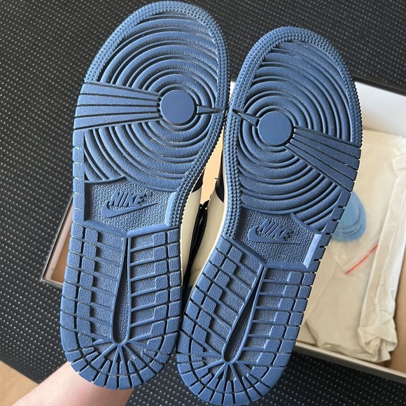 Air Jordan 1 Obsidian UNC Blue - Picture 2 of 3